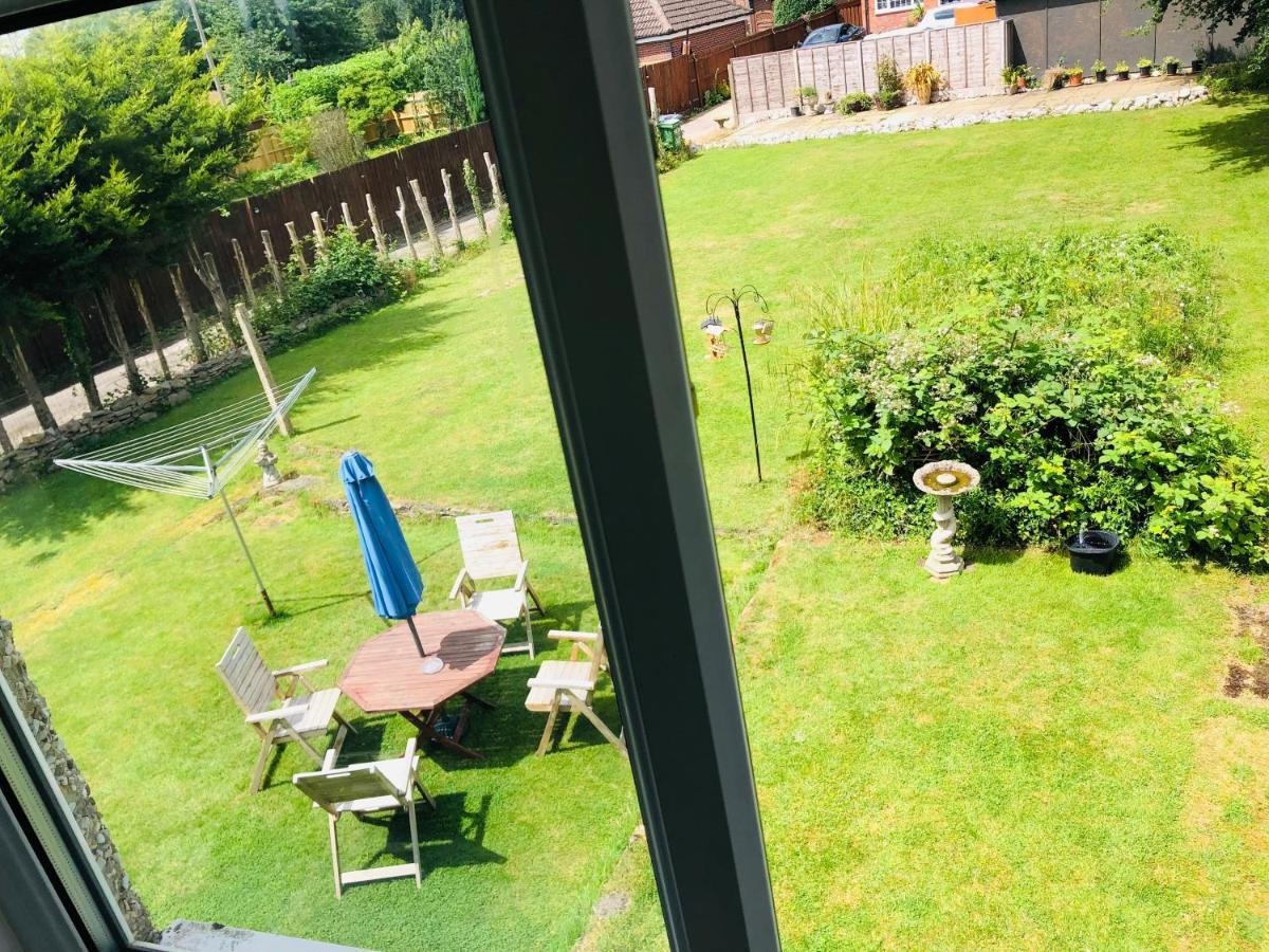 Amazing Quiet Garden House Near London Luton Airport Apartment Luaran gambar